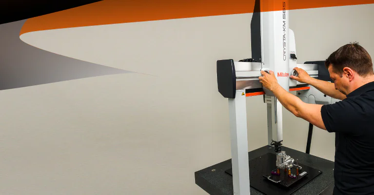 Crysta KM 565 - Banners_Homepage_Stage Slider XXL_Desktop - 1920 x 720 1.png