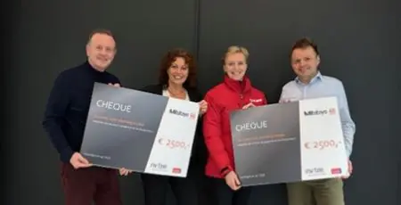 Overhandigen cheque.jpg